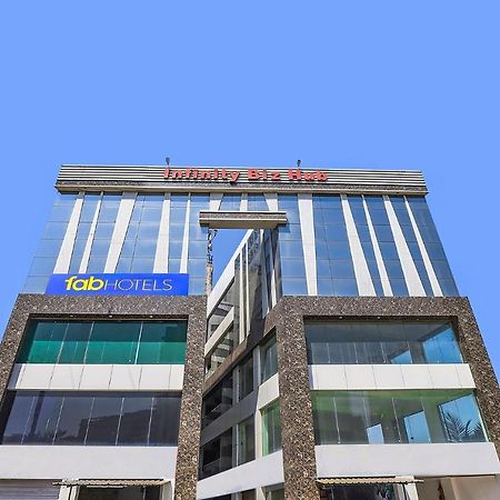 Fabhotel Code Сурат Екстериор снимка