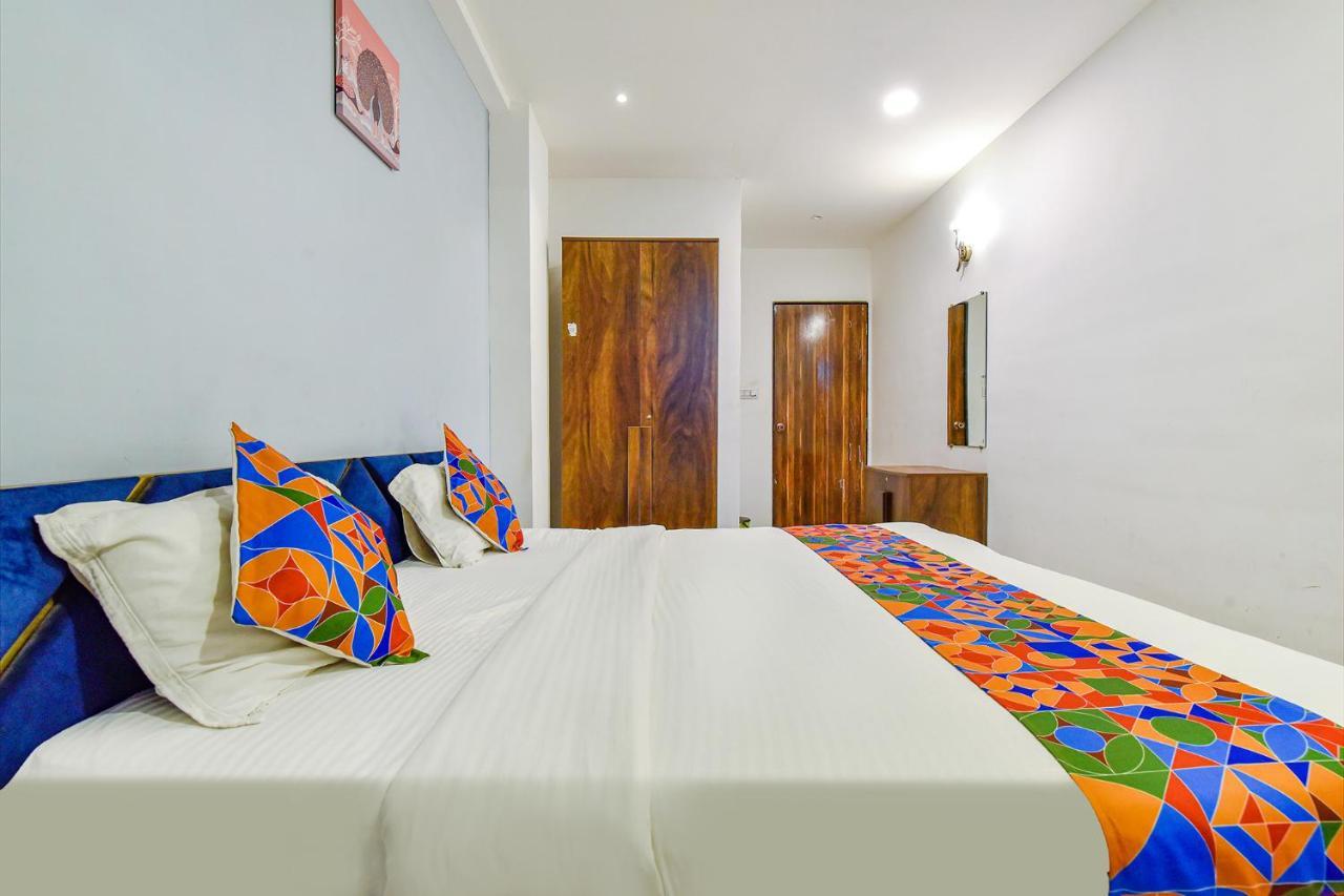Fabhotel Code Сурат Екстериор снимка